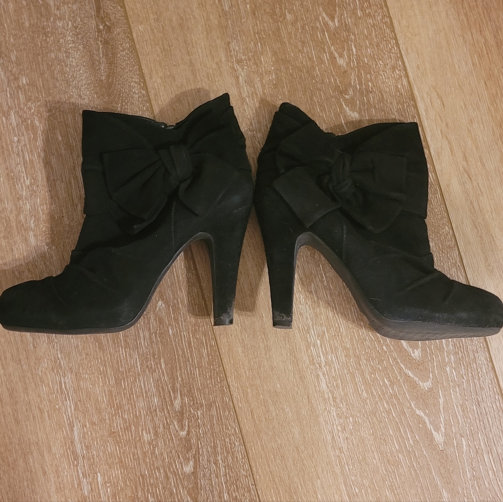 Gianni Bini Suede Leather Black Bow Booties, Size 6.5
